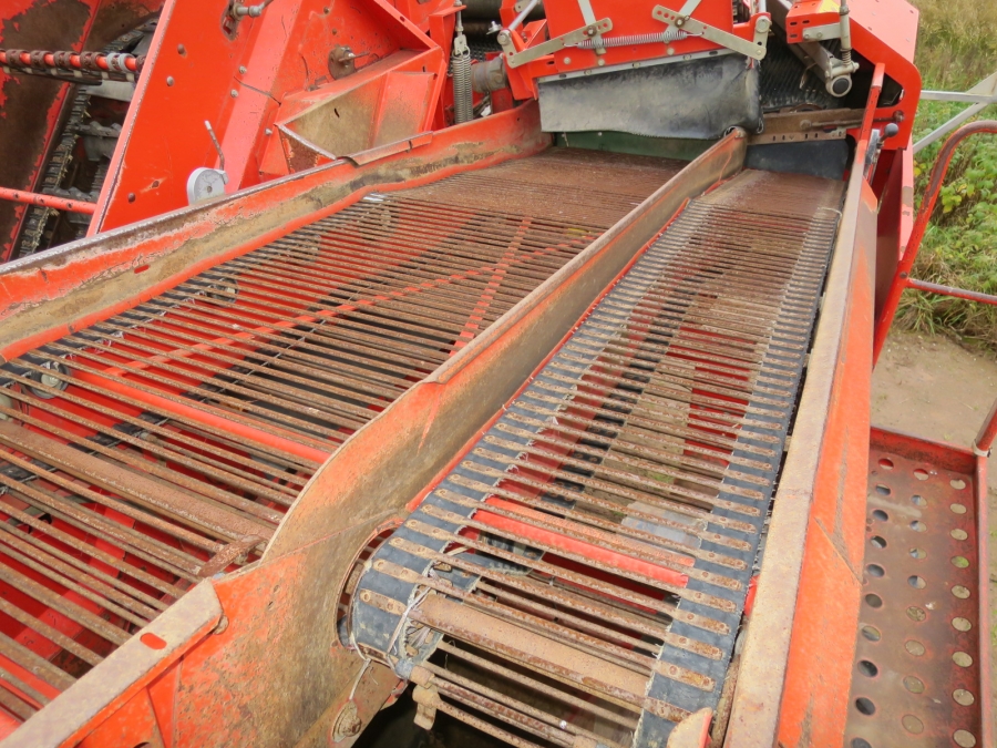 4704 Grimme SE75-30 potato harvester