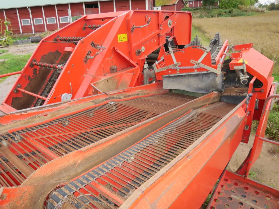 4704 Grimme SE75-30 potato harvester