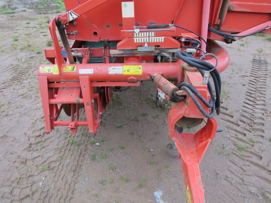 4704 Grimme SE75-30 potato harvester