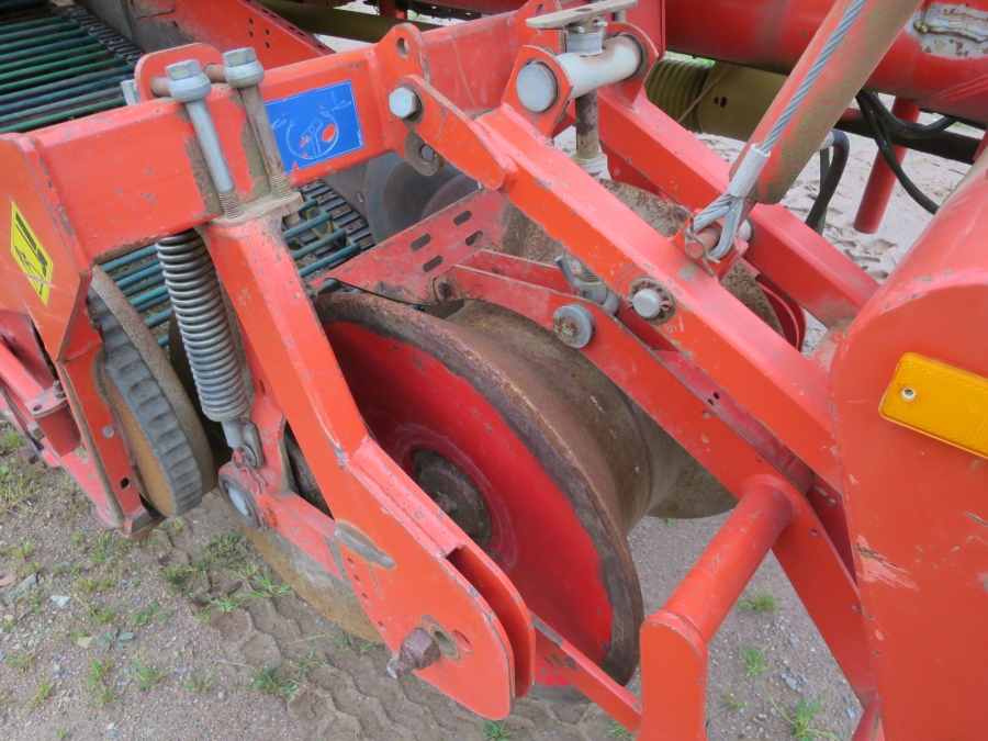 4704 Grimme SE75-30 potato harvester