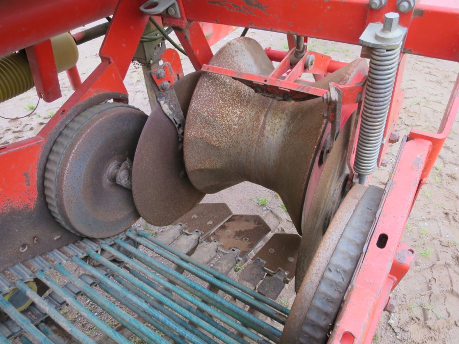 4704 Grimme SE75-30 potato harvester
