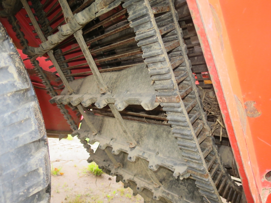 4704 Grimme SE75-30 potato harvester