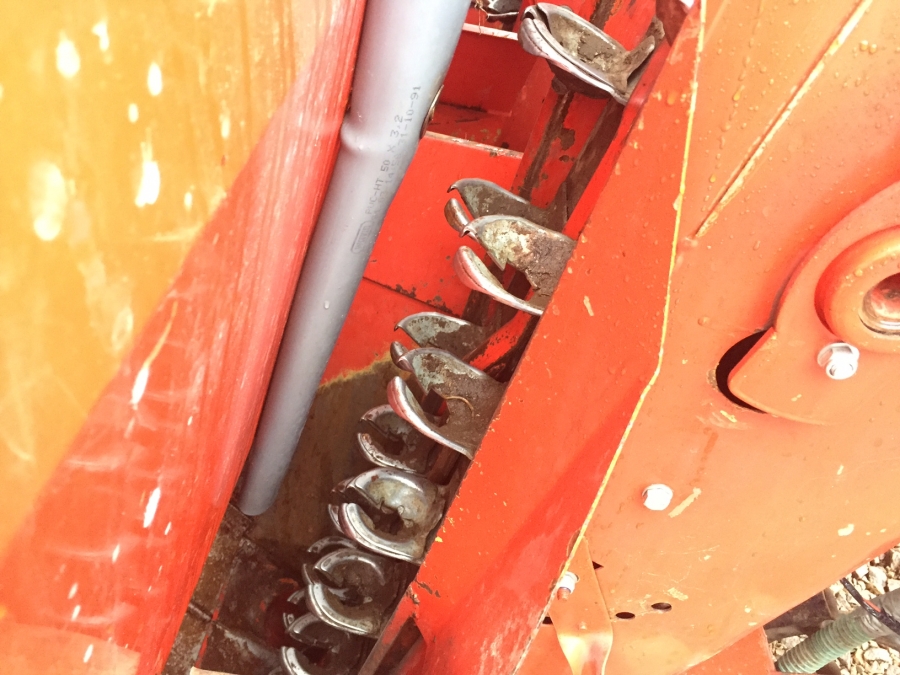 4745 Kverneland UN3000 potato planter 2 row