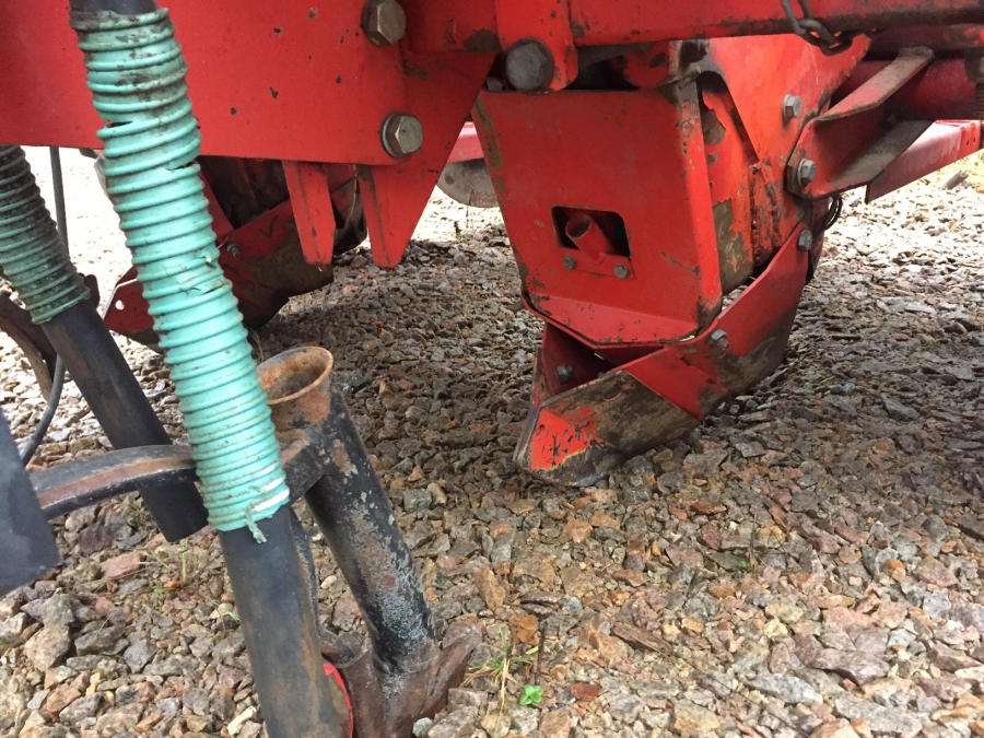 4745 Kverneland UN3000 potato planter 2 row