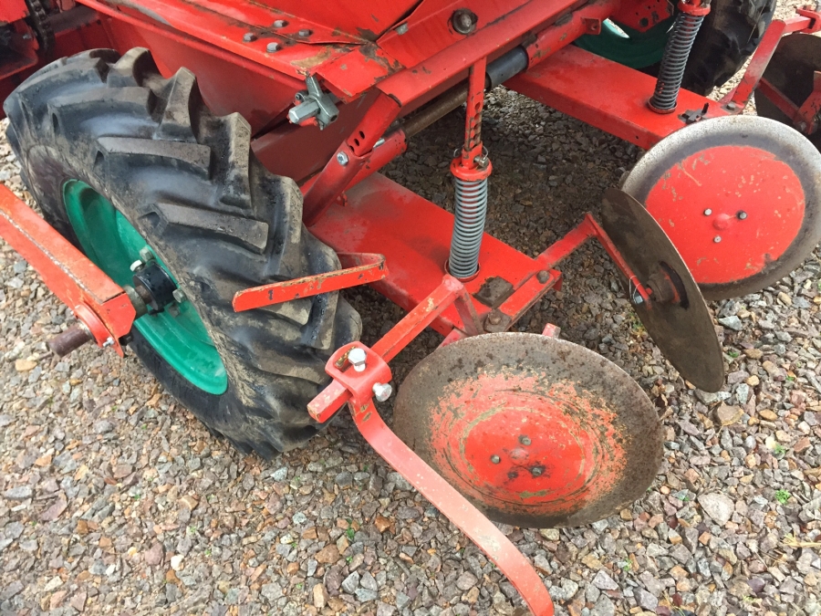 4745 Kverneland UN3000 potato planter 2 row