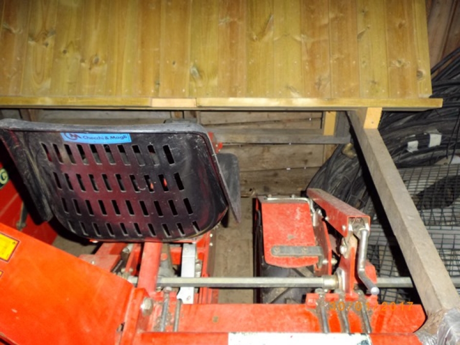 4779 Checchi & Magli Wolf Transplanter