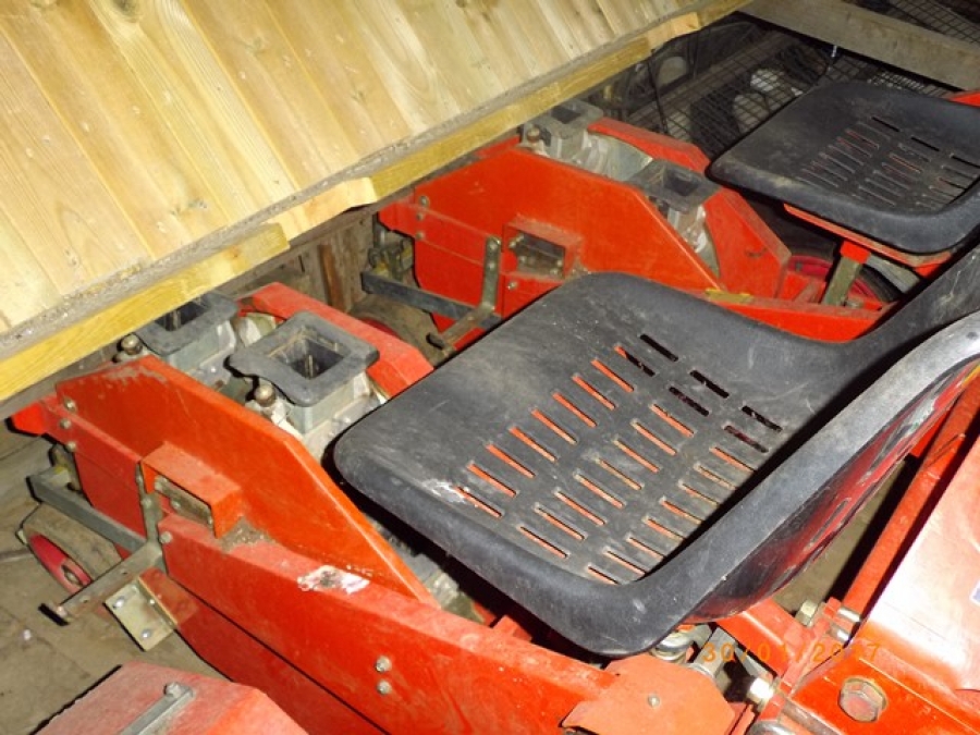 4779 Checchi & Magli Wolf Transplanter