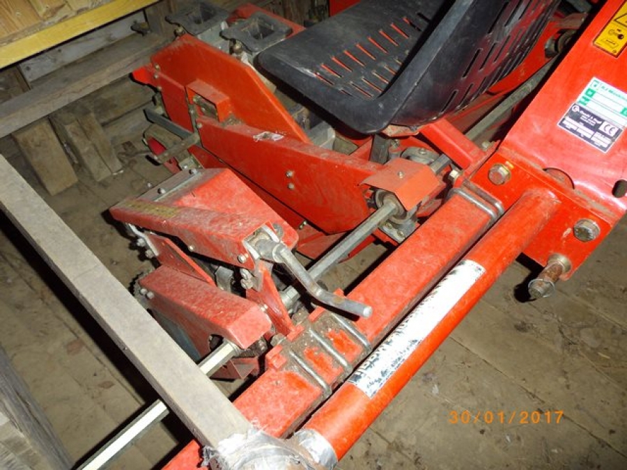 4779 Checchi & Magli Wolf Transplanter