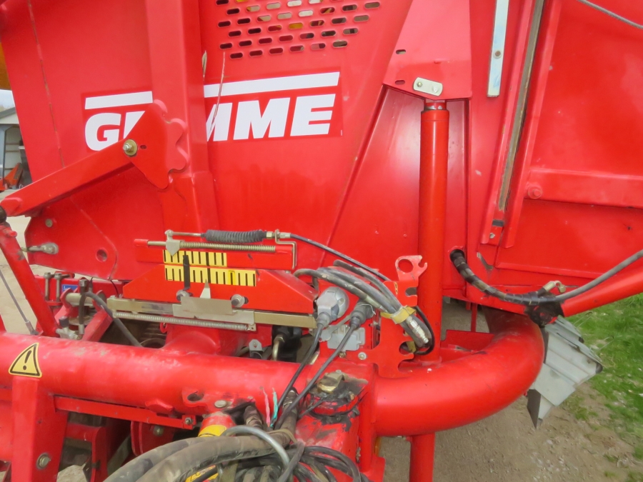 4802 Grimme SE75-40 potato harvester