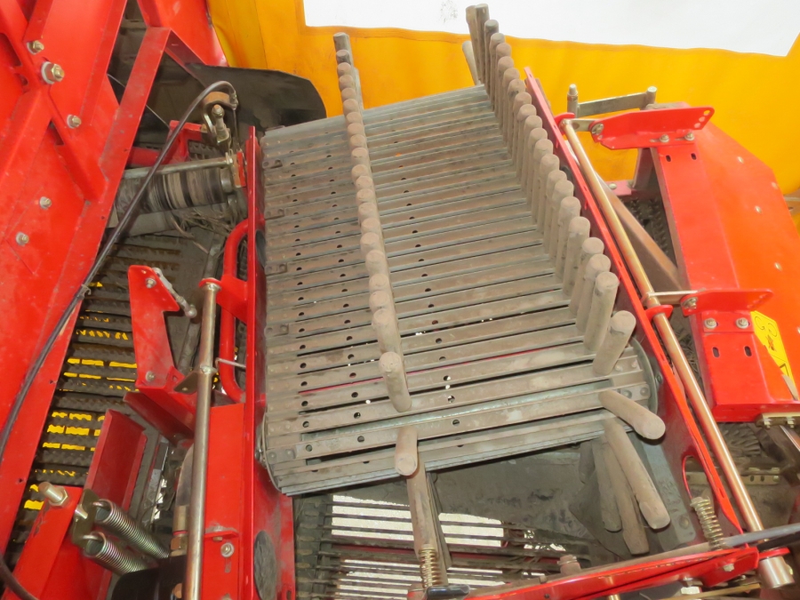 4802 Grimme SE75-40 potato harvester
