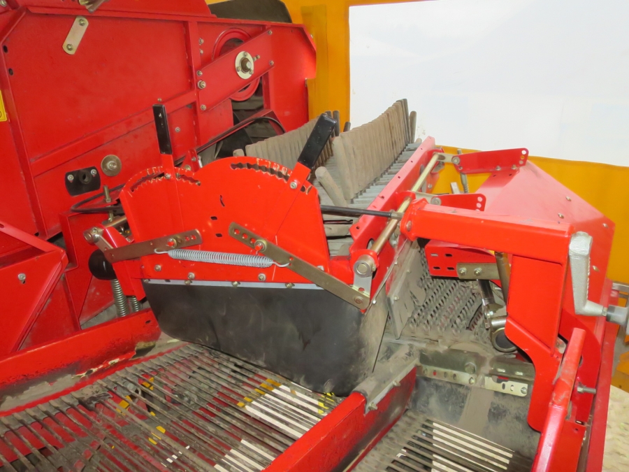 4802 Grimme SE75-40 potato harvester
