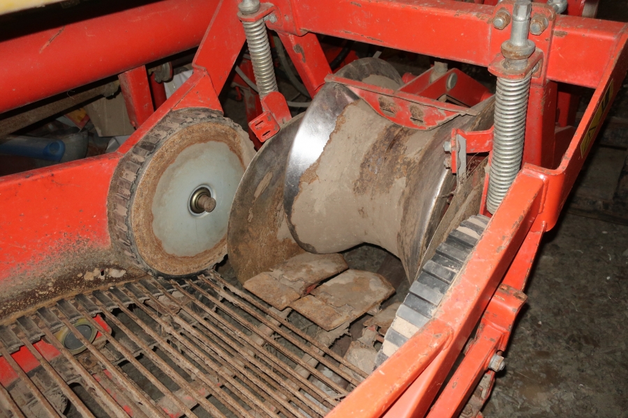 4820 Grimme SE75-30 potato harvester