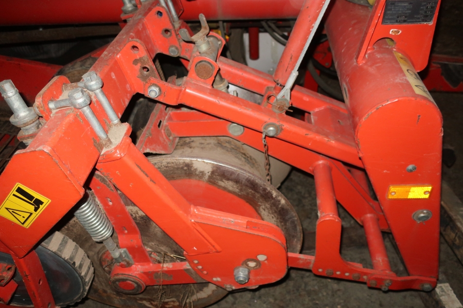 4820 Grimme SE75-30 potato harvester