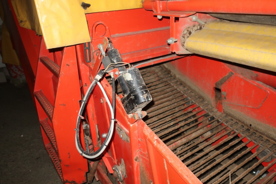 4820 Grimme SE75-30 potato harvester