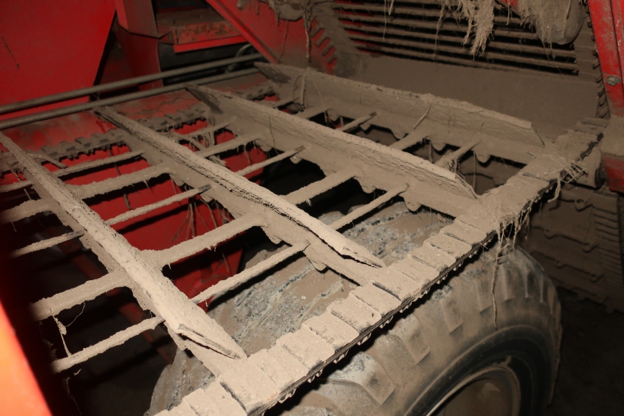4820 Grimme SE75-30 potato harvester