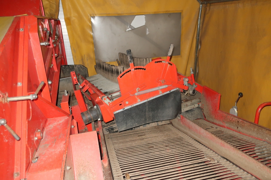 4820 Grimme SE75-30 potato harvester