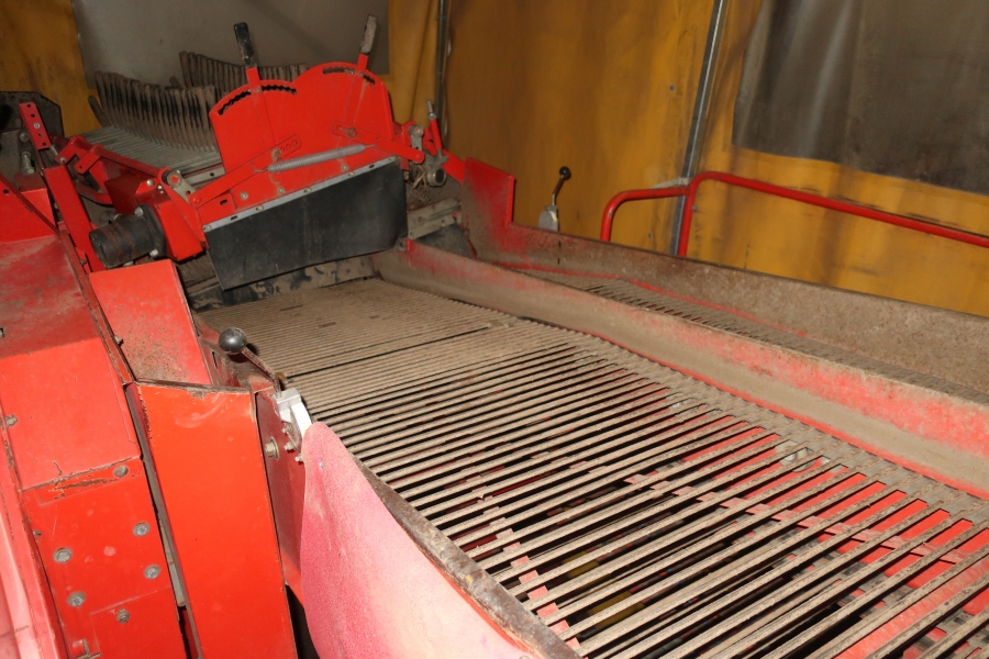4820 Grimme SE75-30 potato harvester