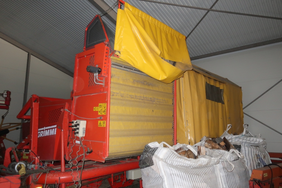 4820 Grimme SE75-30 potato harvester