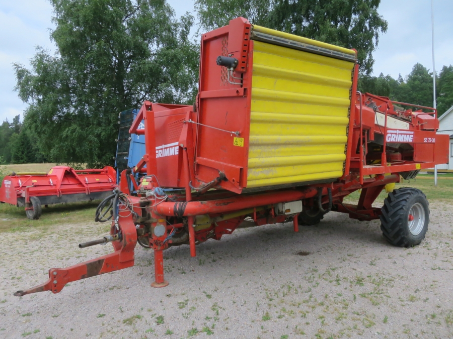 4821 Grimme SE75-30 potato harvester