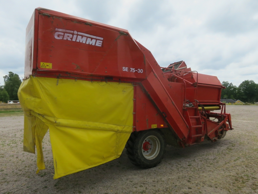 4821 Grimme SE75-30 potato harvester