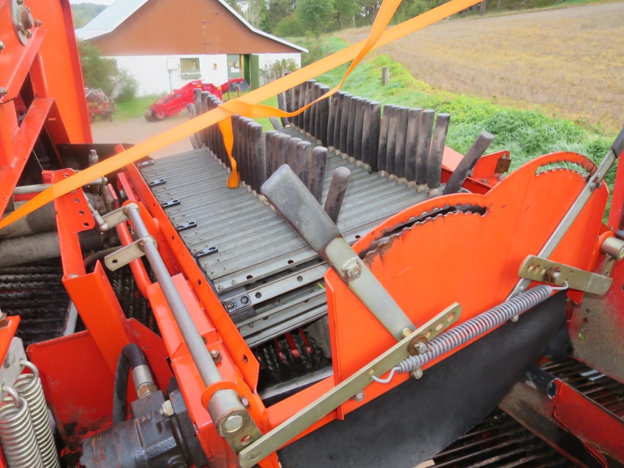 4865 Grimme SE75-30 potato harvester