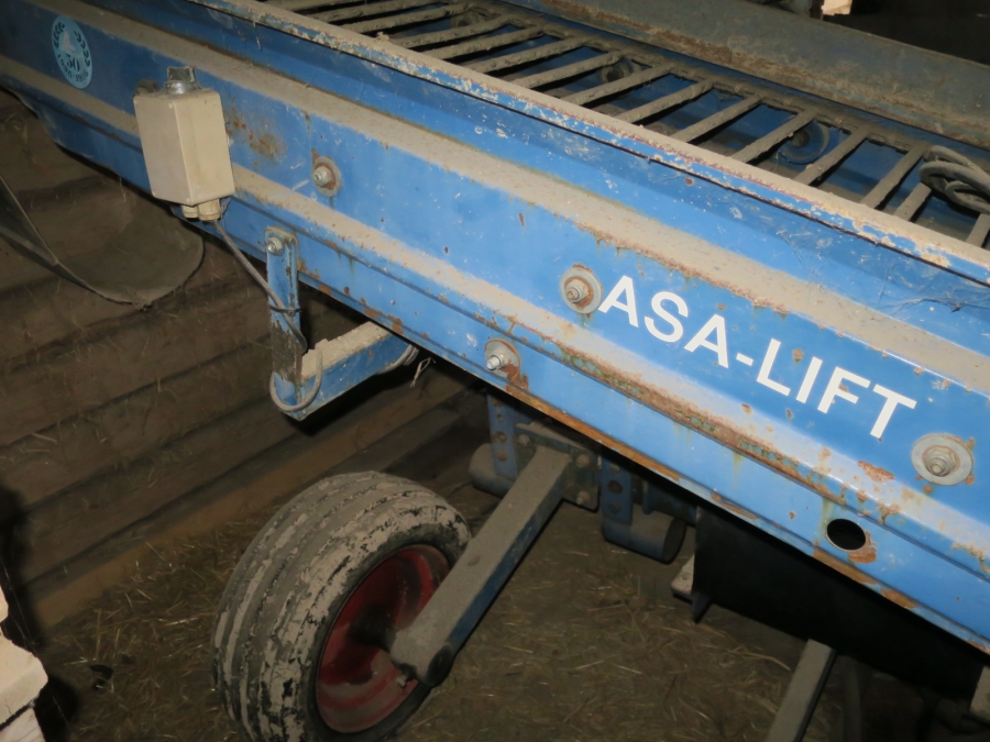 4923 Asa-Lift carrot harvester with roller table for big box