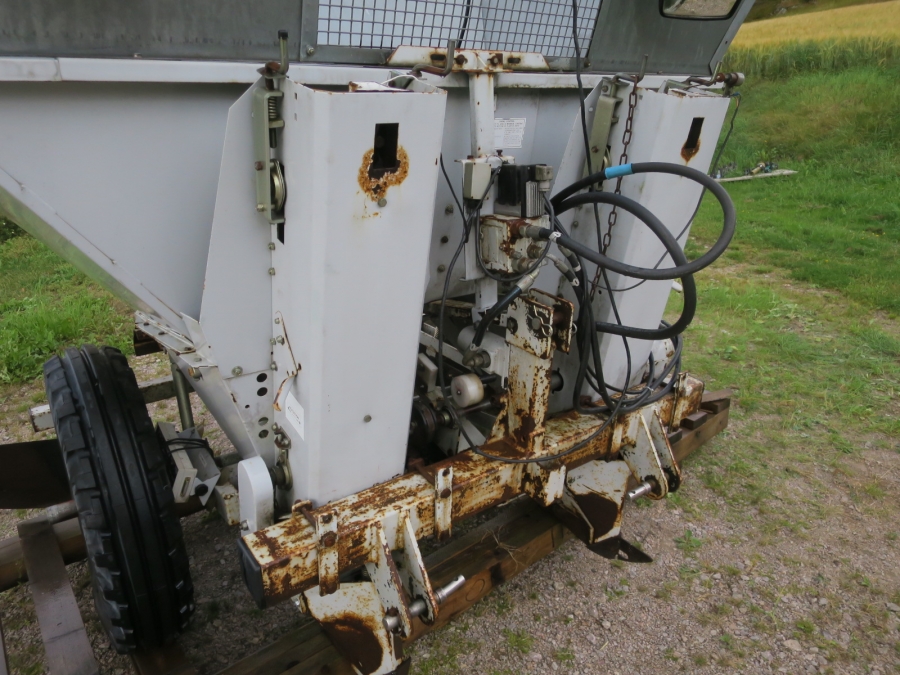 4937 Reekie 2 row potato planter