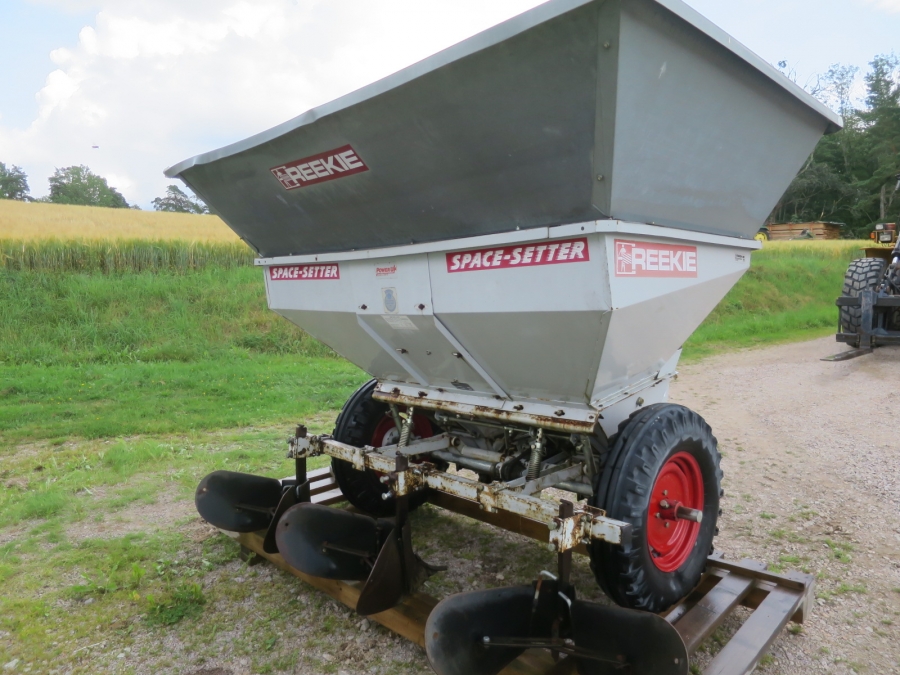 4937 Reekie 2 row potato planter