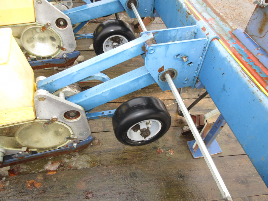 4950 Nibex 500 seed drill 9 rows. 