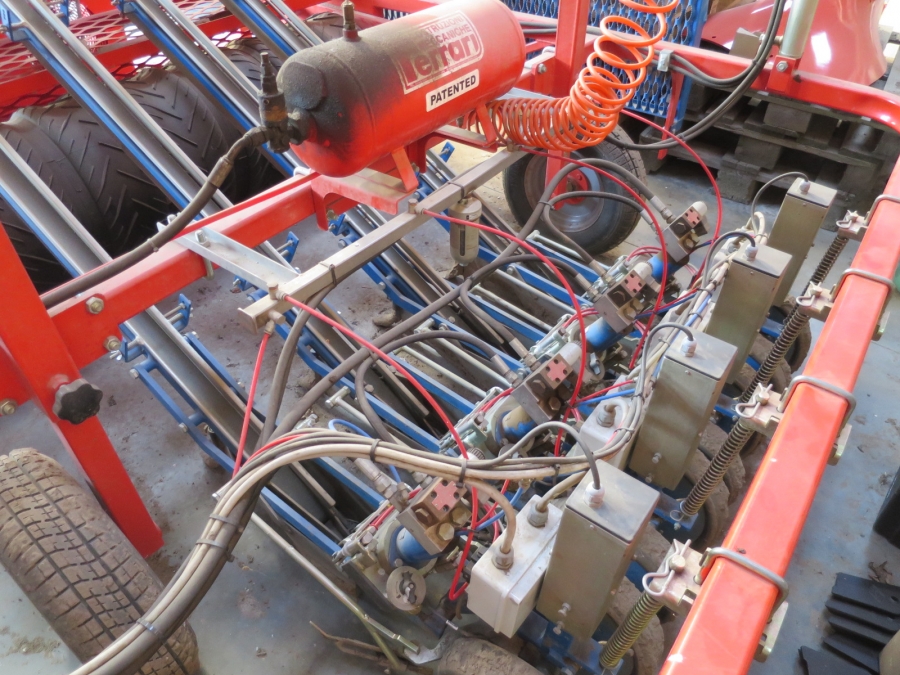 4986 Ferrari Rotostrapp transplanter 4 row
