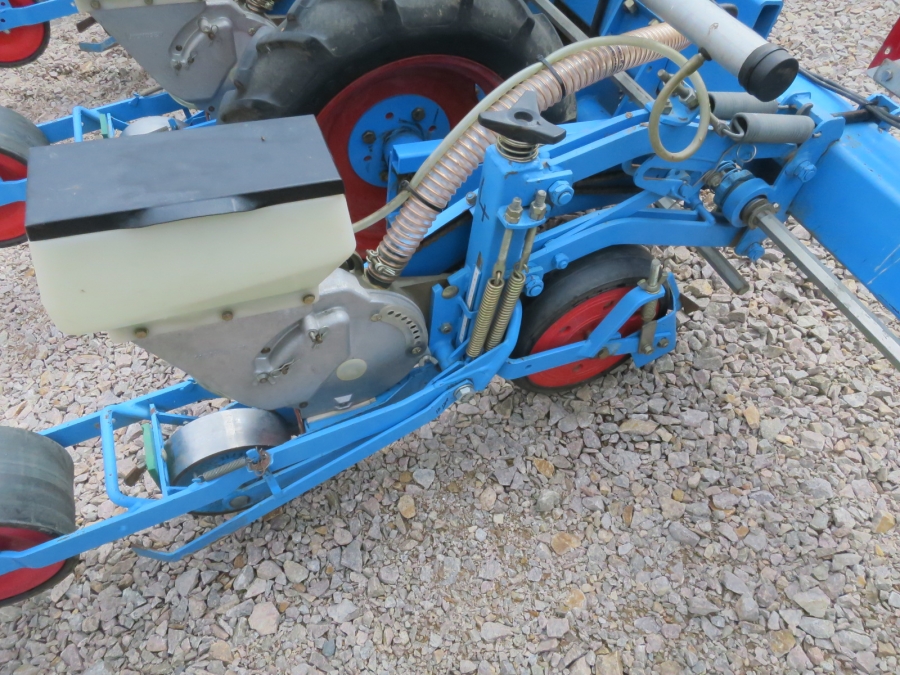 4989 Monosem MS pneumatic precision seeder 4 row