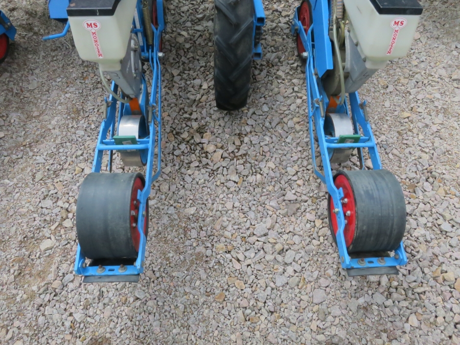 4989 Monosem MS pneumatic precision seeder 4 row