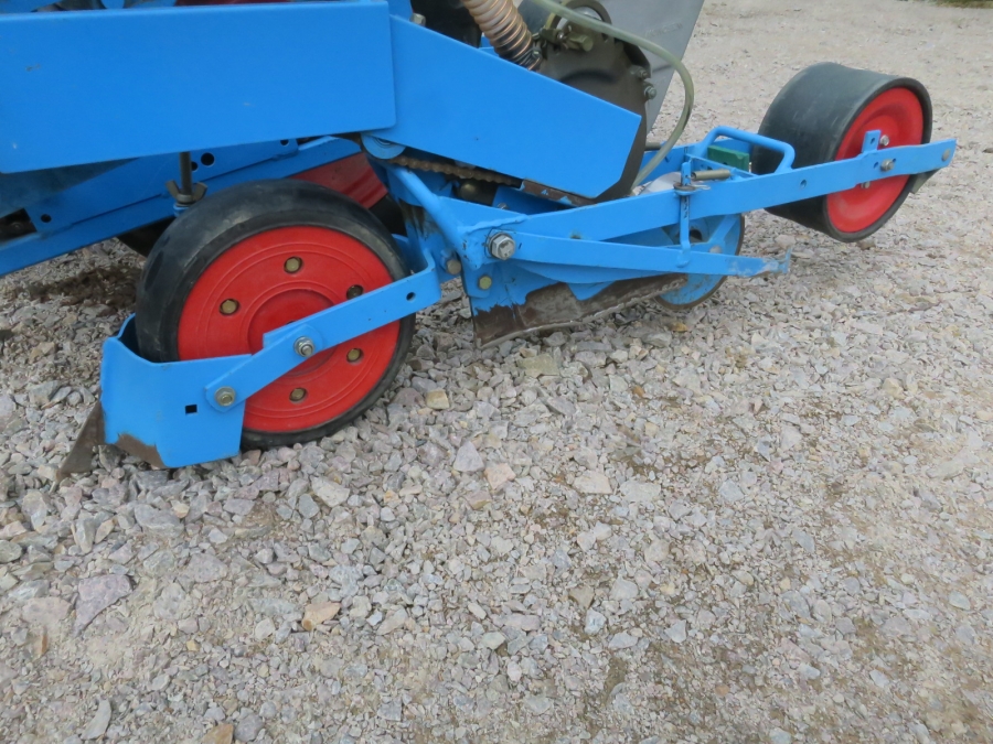 4989 Monosem MS pneumatic precision seeder 4 row