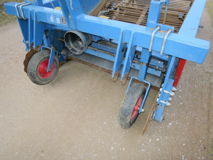 5002 Asa-Lift onion windrower  WR 1350 mm web