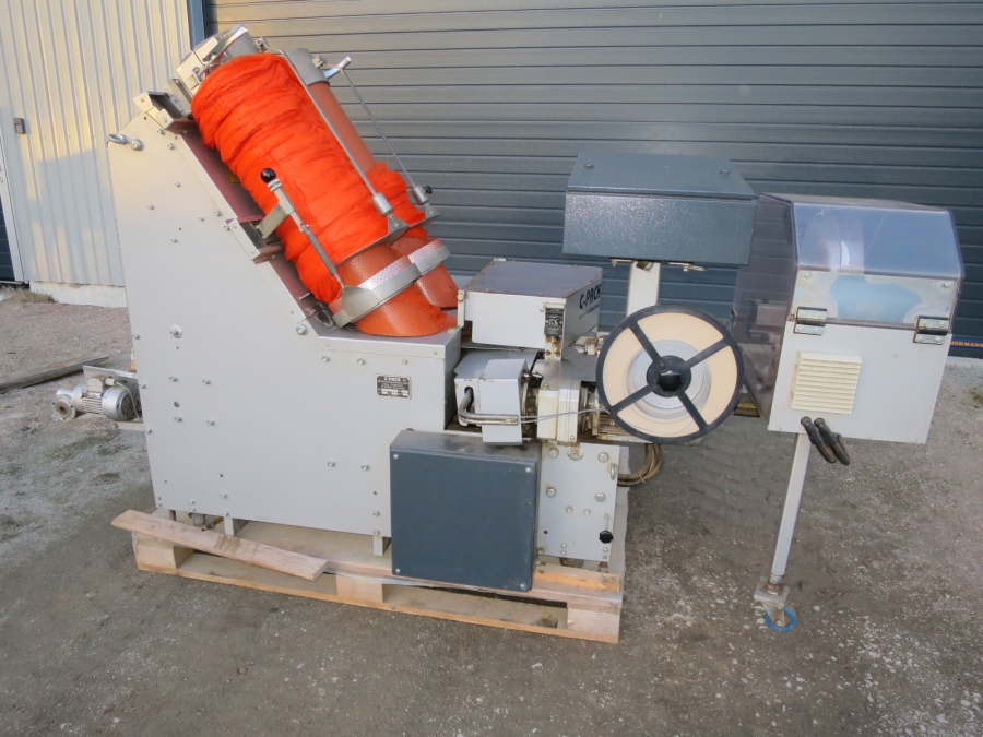 5011 C-Pack VAC 929 Net clipper automatic net bagger