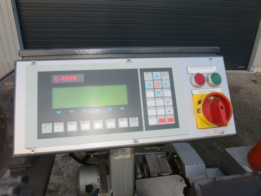5011 C-Pack VAC 929 Net clipper automatic net bagger