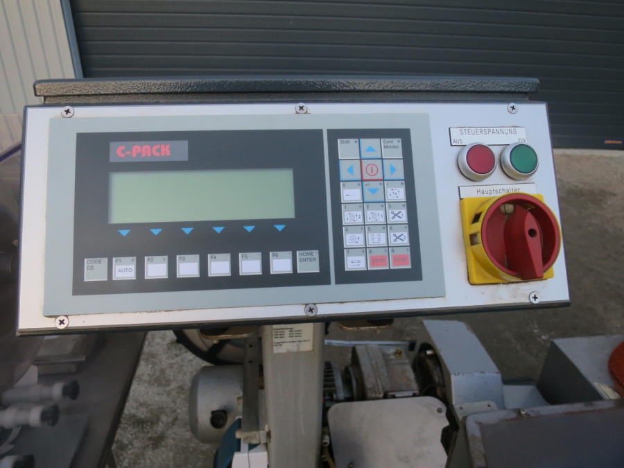 5011 C-Pack VAC 929 Net clipper automatic net bagger
