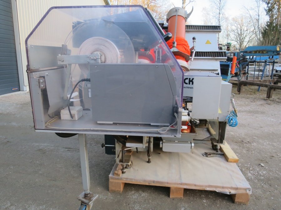 5011 C-Pack VAC 929 Net clipper automatic net bagger