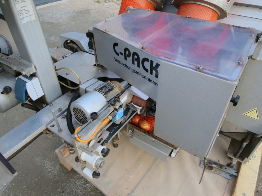 5011 C-Pack VAC 929 Net clipper automatic net bagger