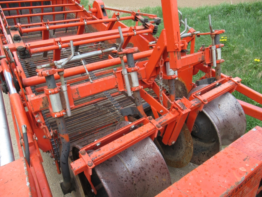 5026 AMAC E2 potato harvester / onion harvester