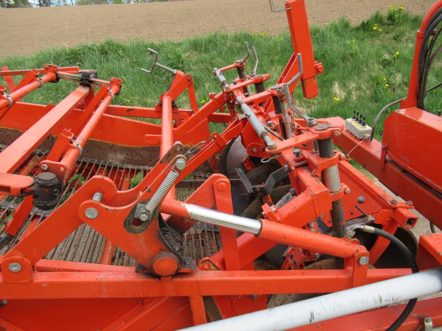 5026 AMAC E2 potato harvester / onion harvester