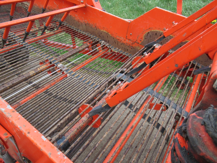 5026 AMAC E2 potato harvester / onion harvester