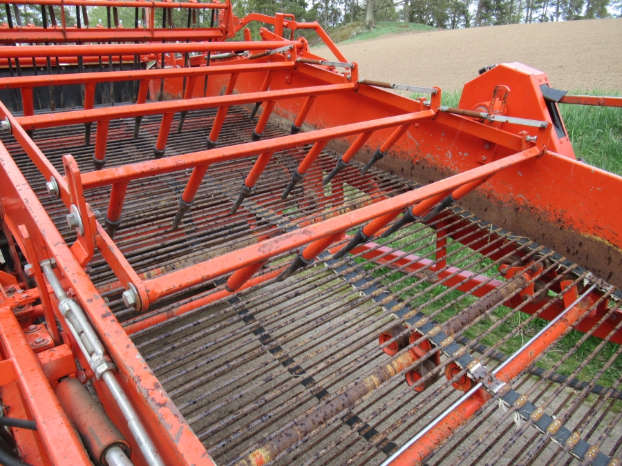 5026 AMAC E2 potato harvester / onion harvester