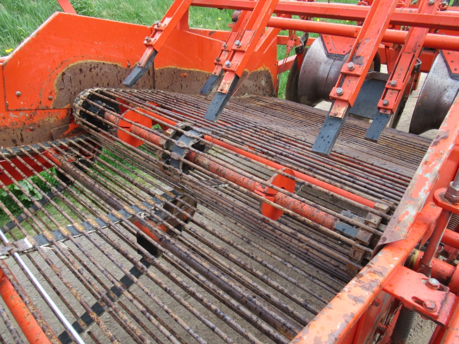 5026 AMAC E2 potato harvester / onion harvester