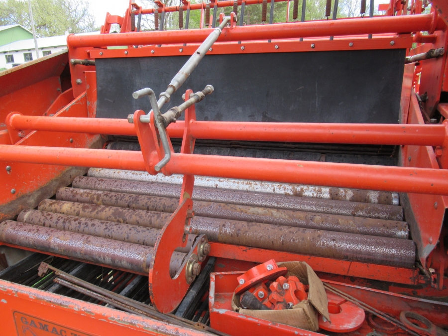5026 AMAC E2 potato harvester / onion harvester