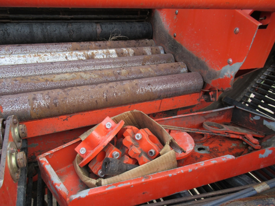 5026 AMAC E2 potato harvester / onion harvester