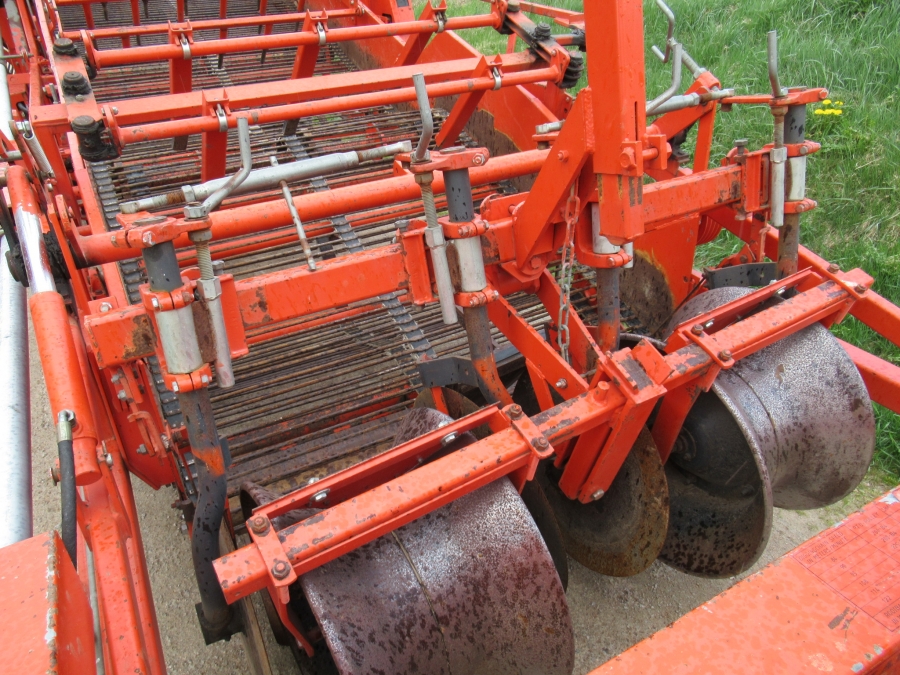 5026 AMAC E2 potato harvester / onion harvester