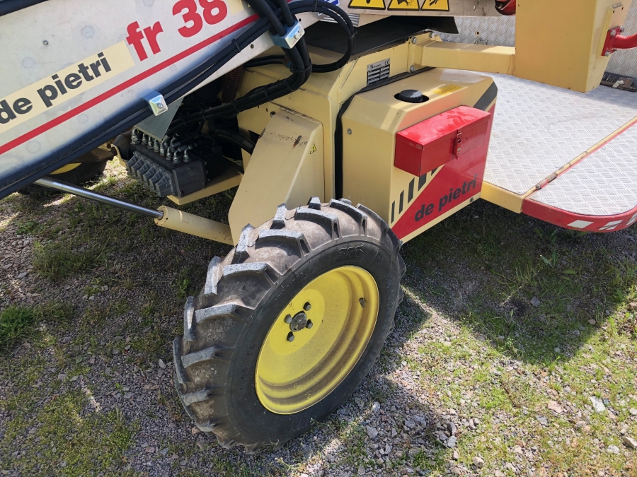 5041 De Pietri Mache salat harvester