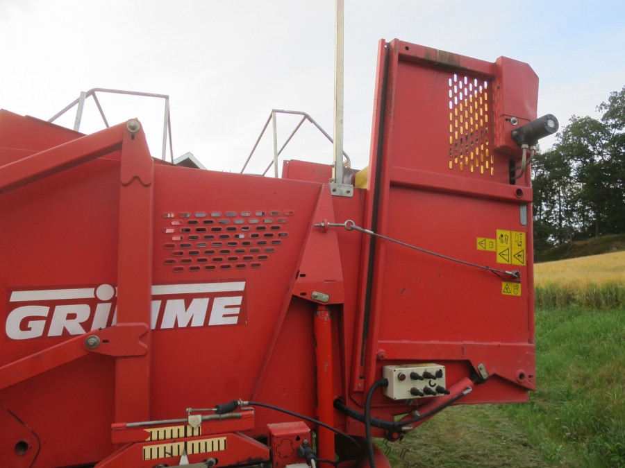 5067 Grimme SE75-40 potato harvester