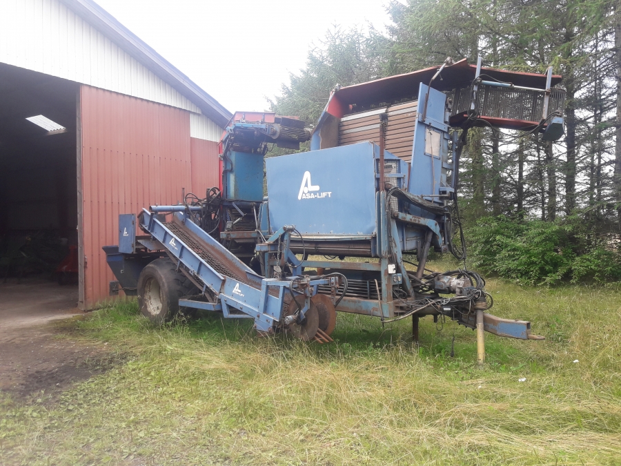 5083 Asa-Lift carrot harvester T-140B
